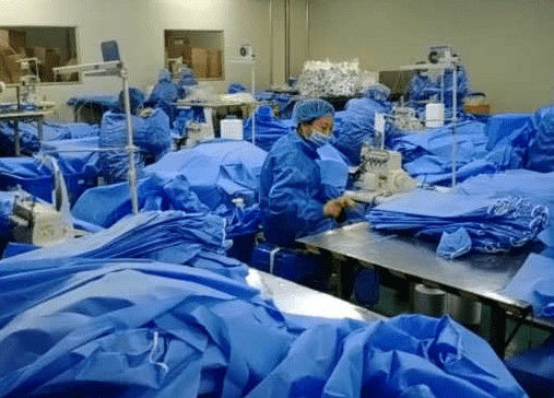 Snap Button PP Disposable Lab Coat Dengan Cotton Cuff 115x137cm